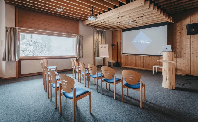 Das Gästehaus und Tagungshaus Silserhof in Sils/Maria bei St. Moritz in der Schweiz im Engadin bietet moderne Tagungsräume und Seminarräume.